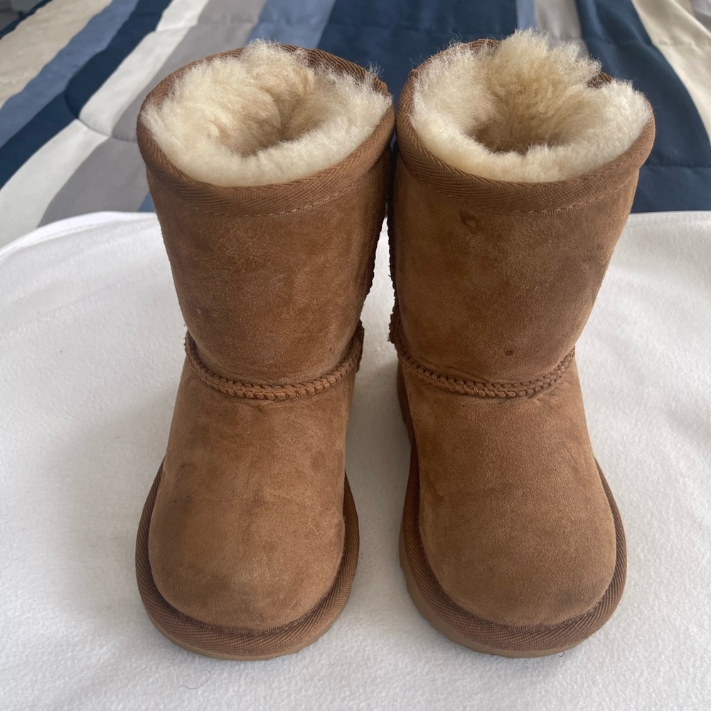 UGG Kids Classic Chestnut Boots Size 8